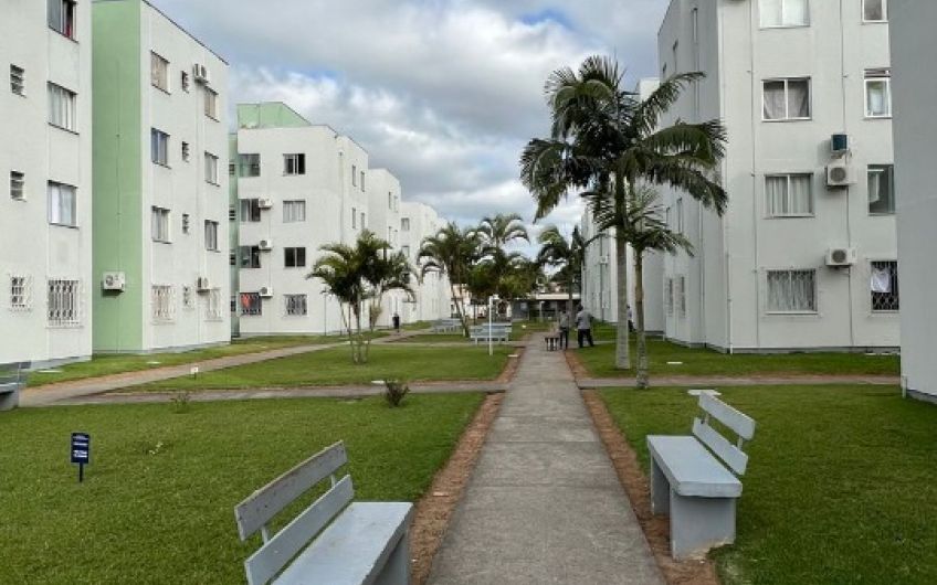 Apartamento com três dormitórios à venda no bairro Centro em Tijucas/SC.