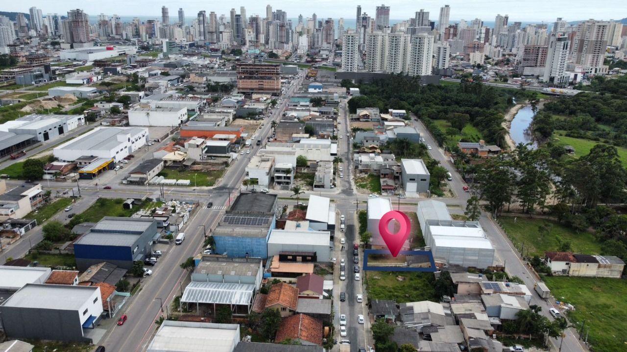 Terreno com excelente localização no Jardim Praia Mar em Itapema