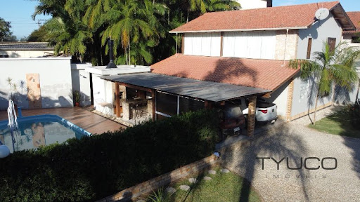 Casa com piscina e amplo espaço no bairro XV de Novembro em Tijucas