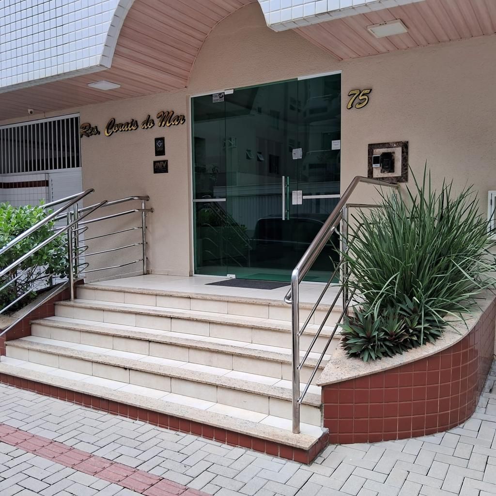 Lindo apartamento com 3 dormitórios à venda ou aluguel em Meia Praia Itapema/SC