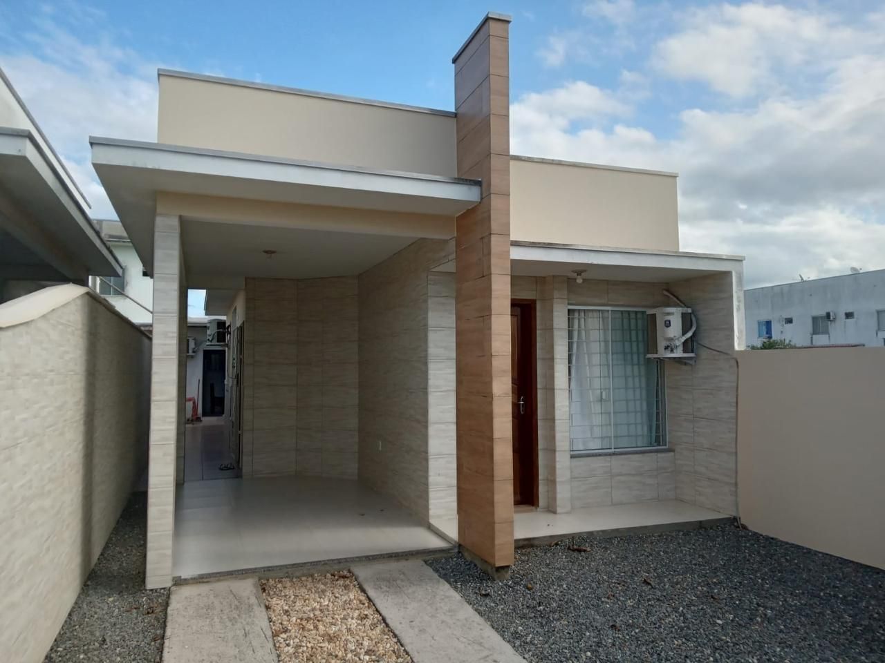 Casa com dois dormitórios à venda no bairro Joaia em Tijucas/SC.