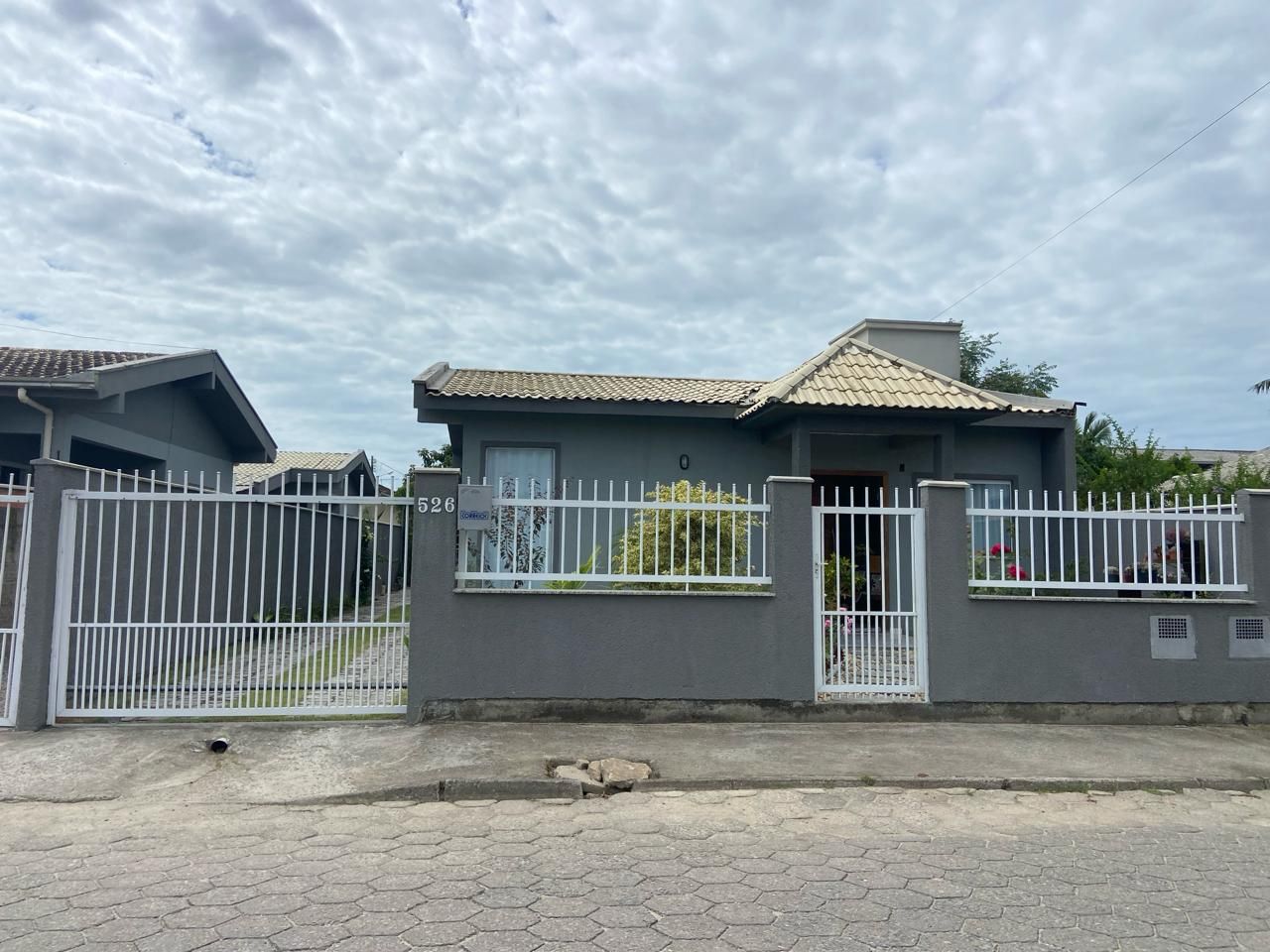 Casa com três dormitórios à venda no bairro  Joaia em Tijucas/SC.