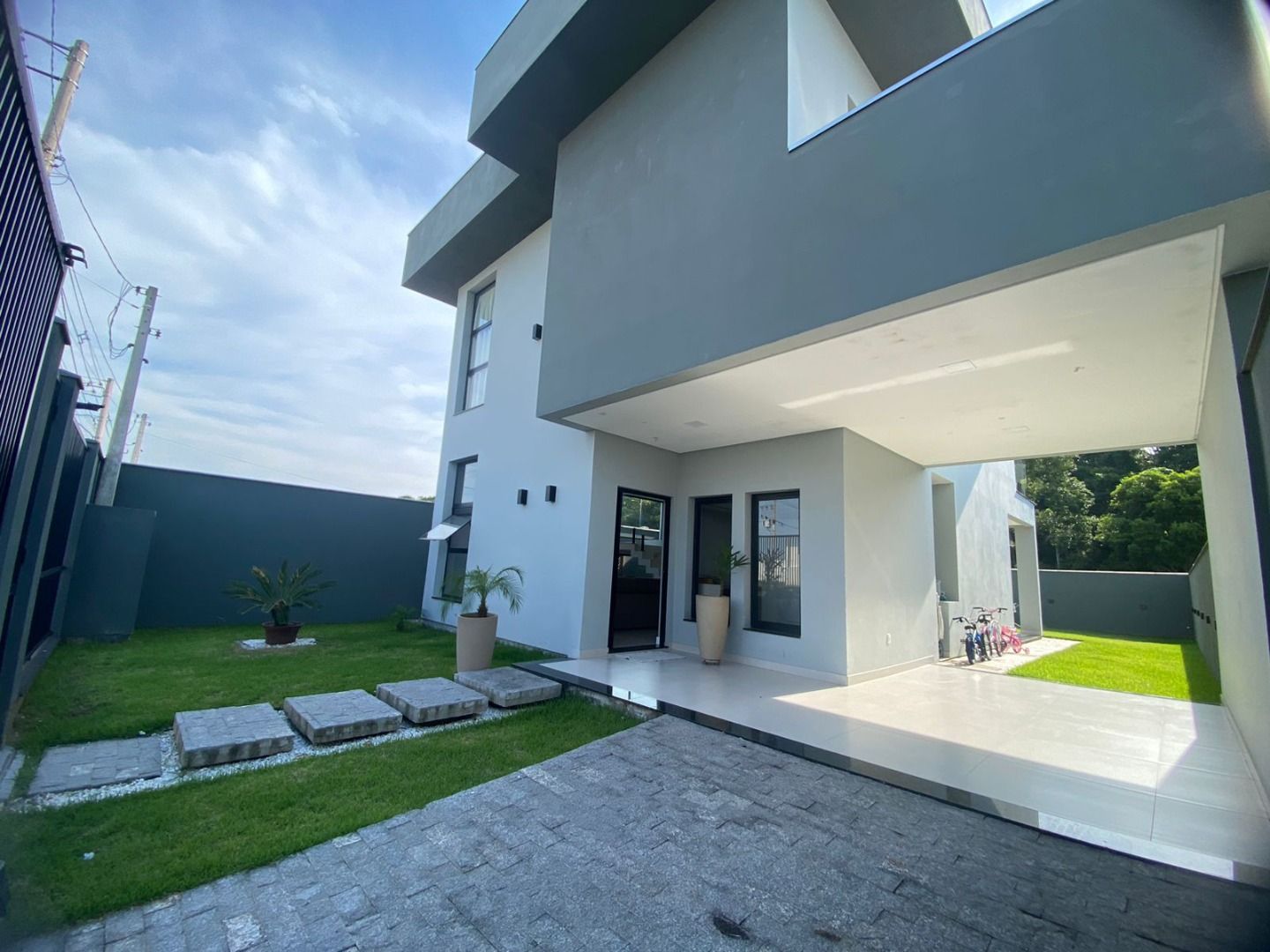 Casa com três suítes à venda no Bosque da Mata em Tijucas/SC.