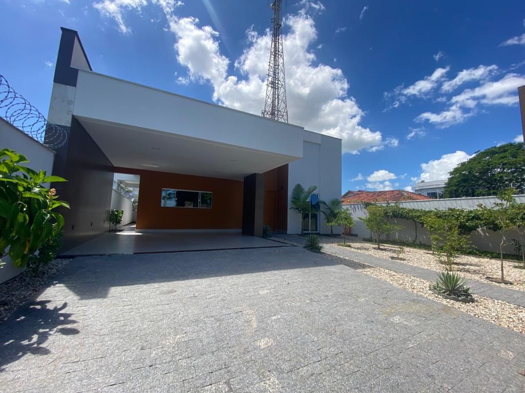 Excelente casa de alto padrão localizada no Centro de Tijucas