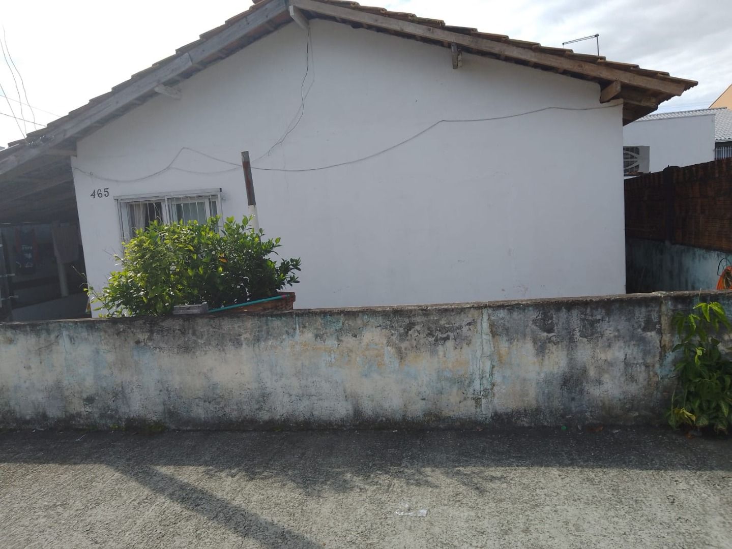 Casa com amplo espaço no terreno no bairro Morretes em Itapema