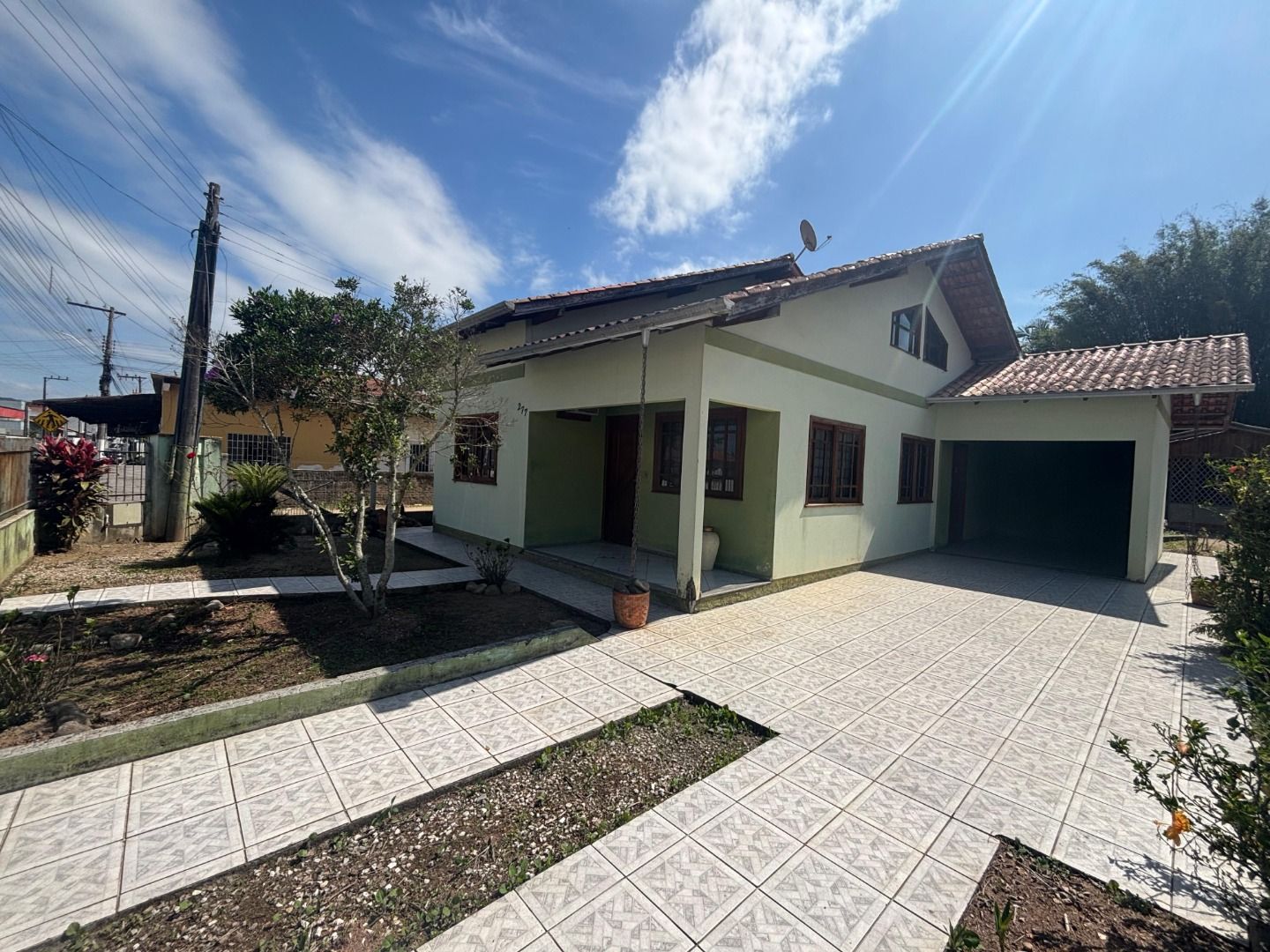 Casa com dois dormitórios à venda no bairro  XV de Novembro em Tijucas/SC.