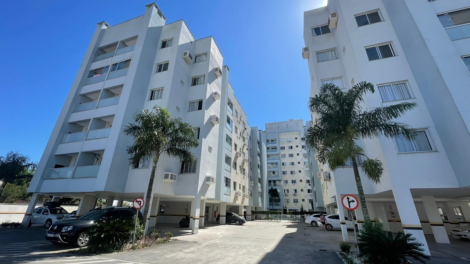 Excelente apartamento com dois dormitórios à venda no bairro XV de Novembro em Tijucas/SC.