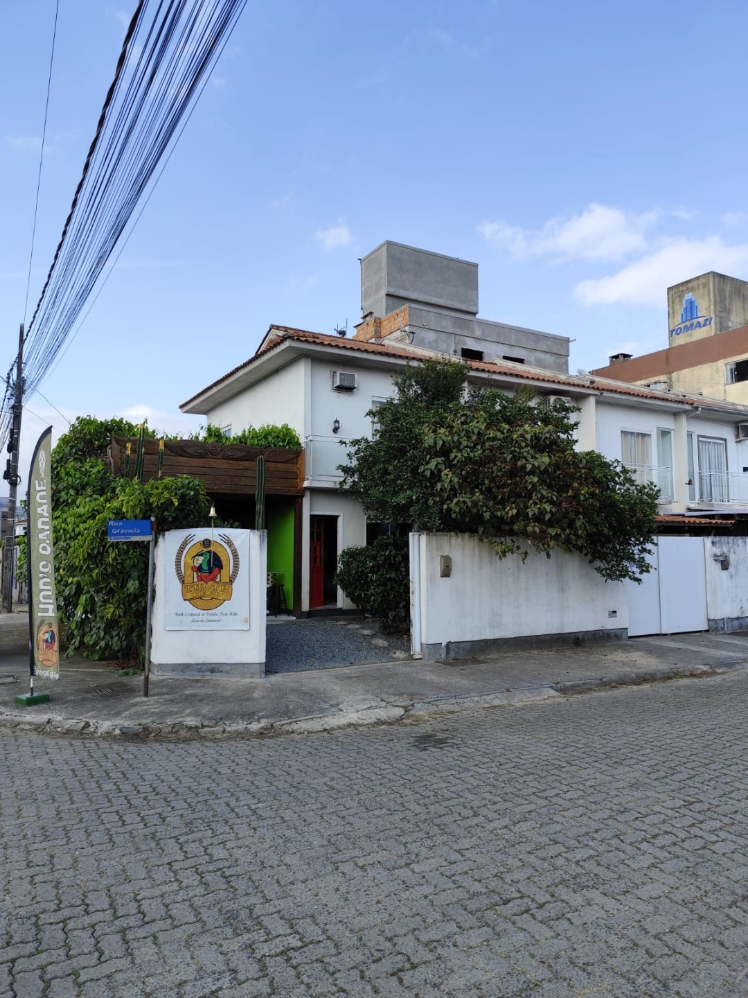Sobrado semi-mobiliado localizado no mata atlântica em Tijucas-SC.