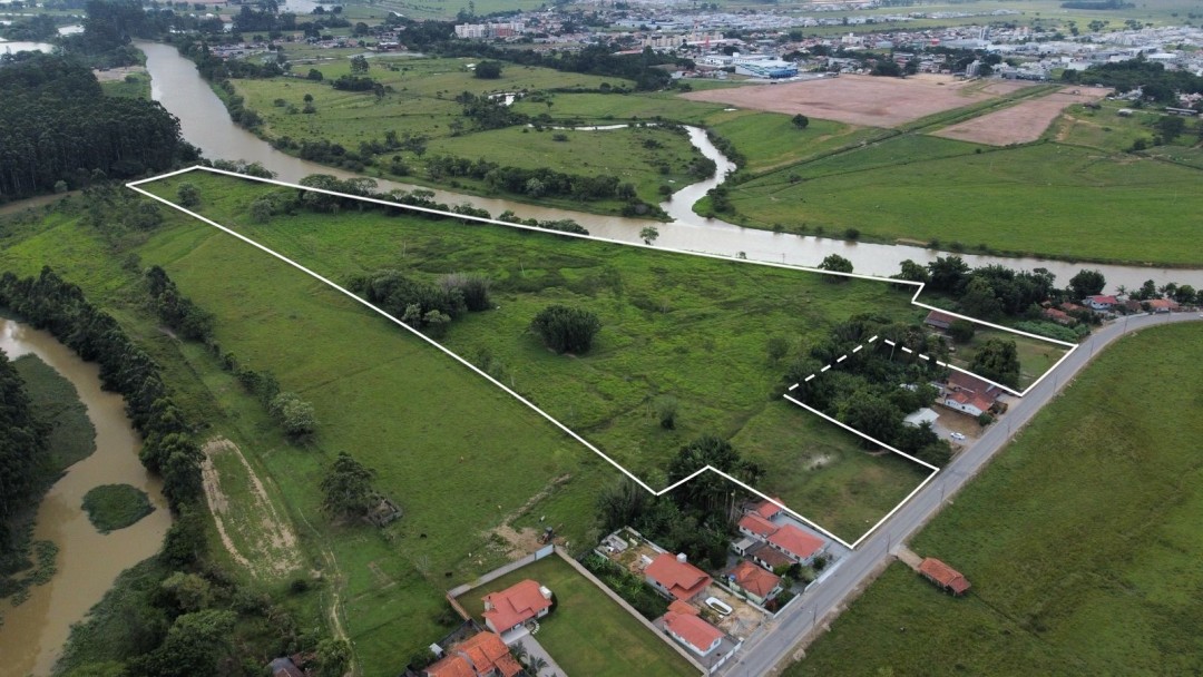 Amplo Terreno com 74000m2 as margens do Rio Tijucas