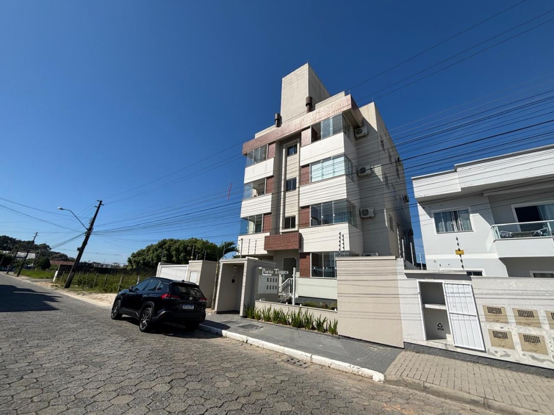 Apartamento mobiliado com suíte e churrasqueira à venda no Centro de Tijucas/SC.