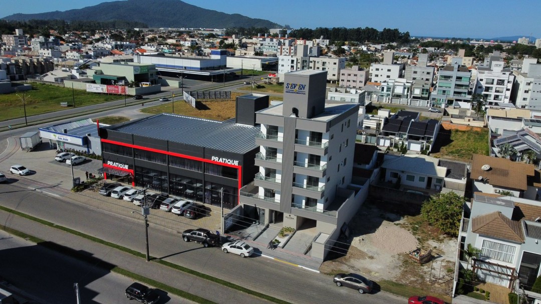 Apartamento aconchegante com dois dormitórios à venda no bairro Universitário em Tijucas/SC.