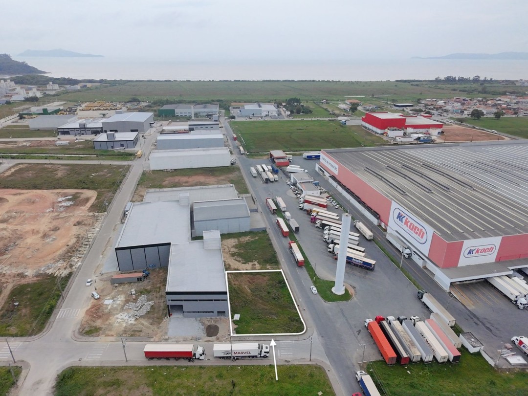 Lote Industrial de Esquina com 1.415m2 próximo a BR-101 em Tijucas