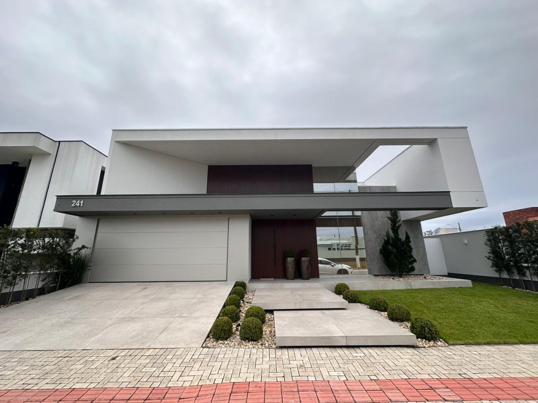 Casa alto padrão com 3 quartos sendo 1 suíte no condominio Alameda Peixoto - Tijucas/SC
