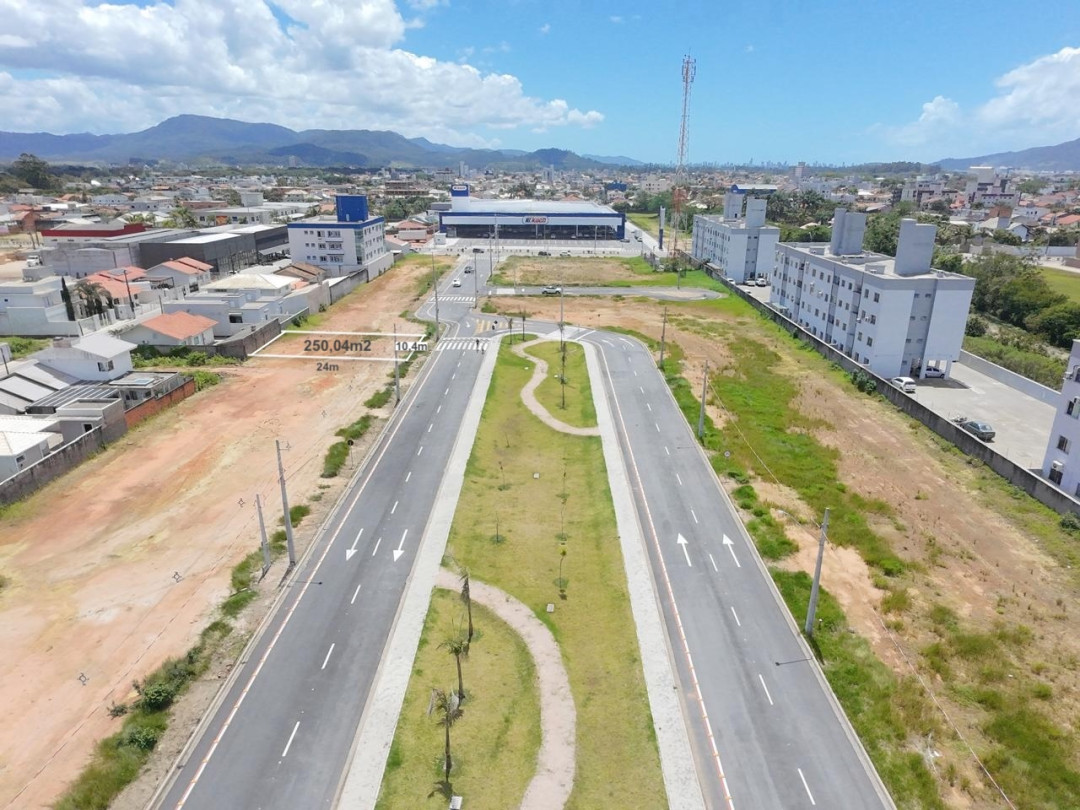 Lote Unifamiliar de frente para a área verde no Loteamento Central Park em Tijucas/SC.