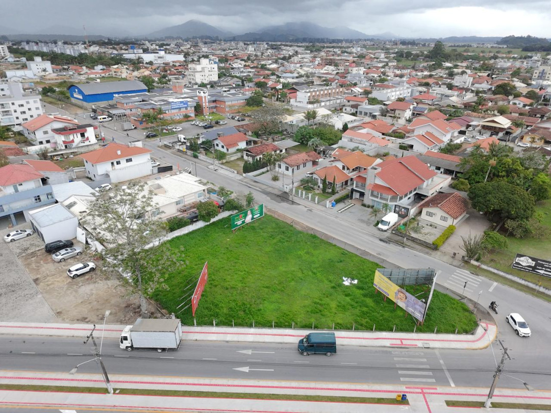 Terreno com localização privilegiada para permuta no bairro Universitário - Tijucas/SC