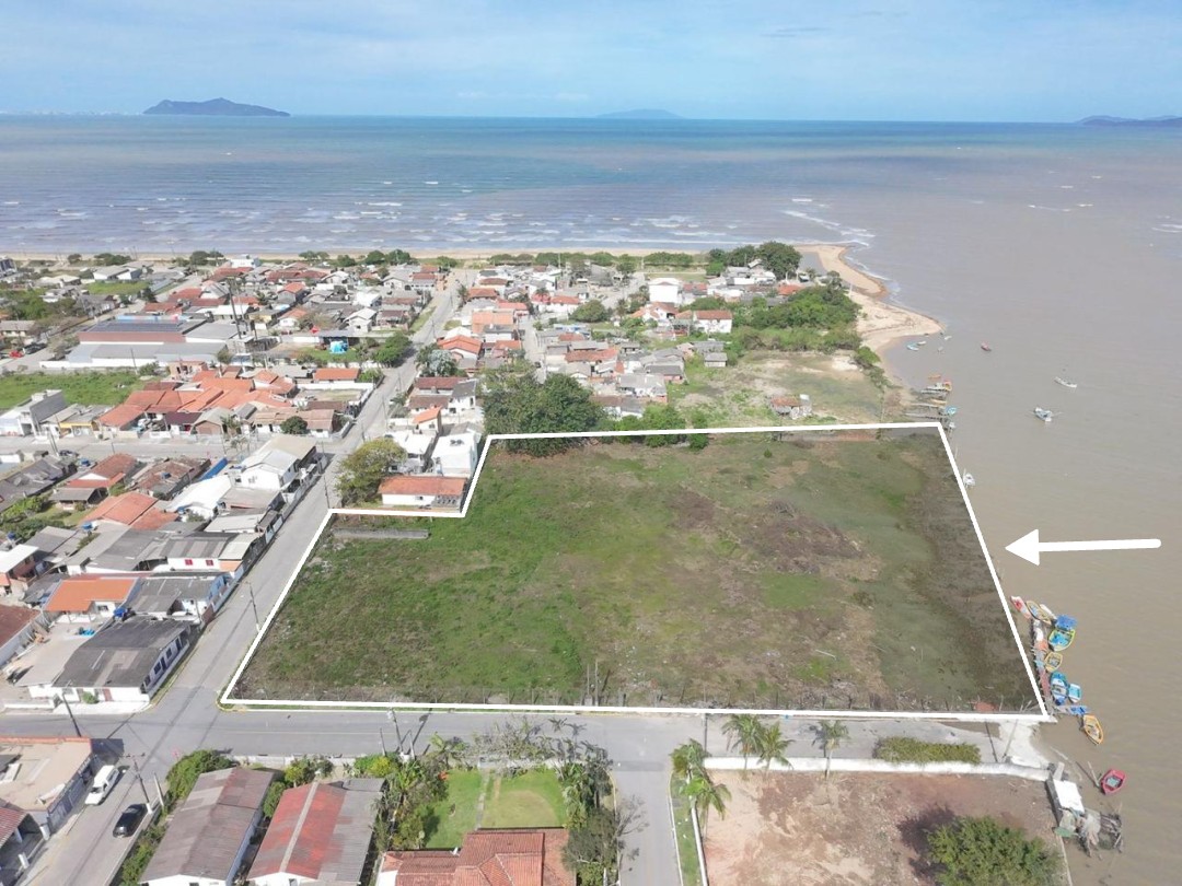 Terreno com 9.750 m² na beira rio  e próximo do mar em Tijucas/SC