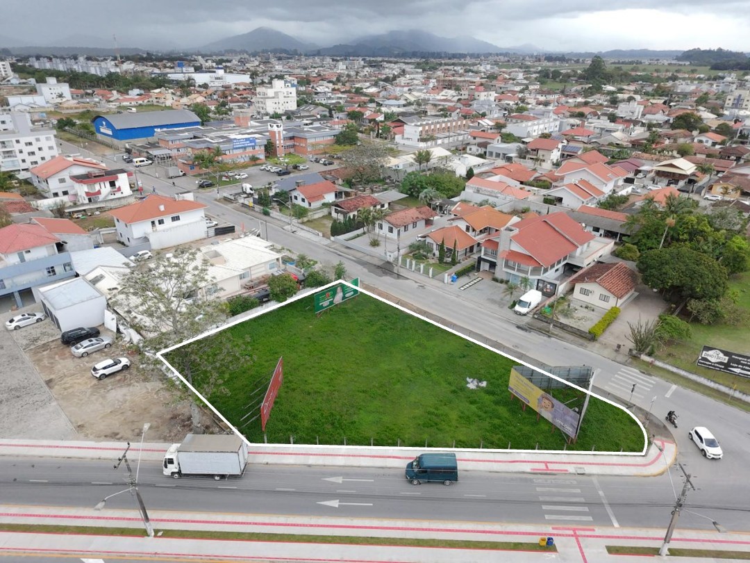 Terreno com localização privilegiada para permuta no bairro Universitário - Tijucas/SC