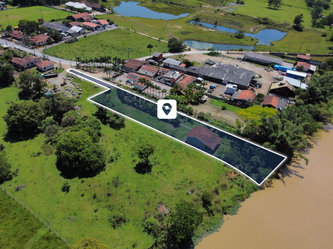 Lindo terreno na beira rio em Tijucas