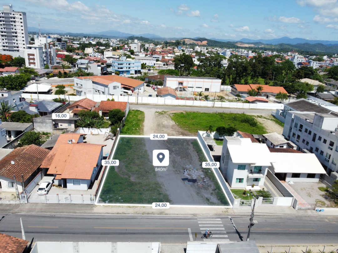 Terreno com excelente localização no centro de  Tijucas