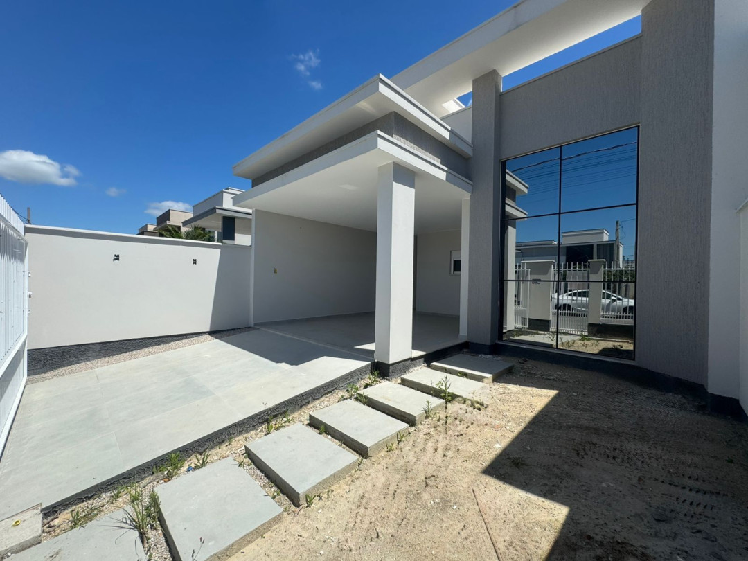 Casa com dois dormitórios sendo uma suíte no bairro Areias - Tijucas/SC.