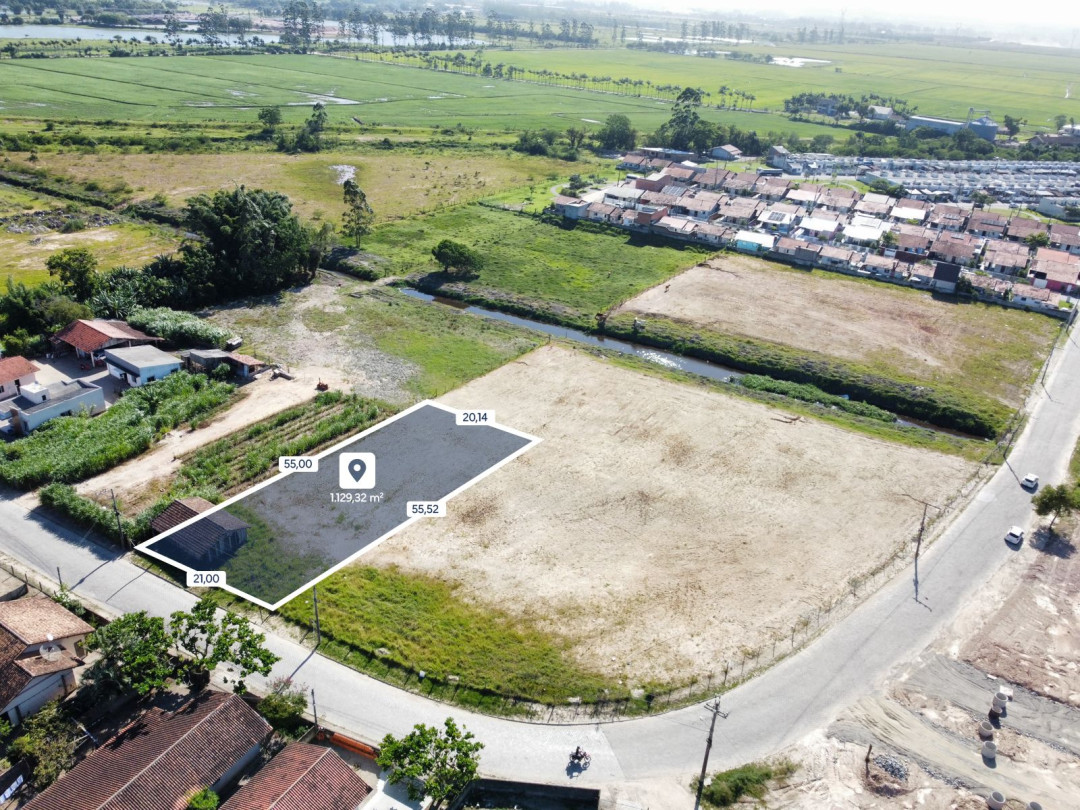 Terreno amplo em uma via principal com alto potencial construtivo