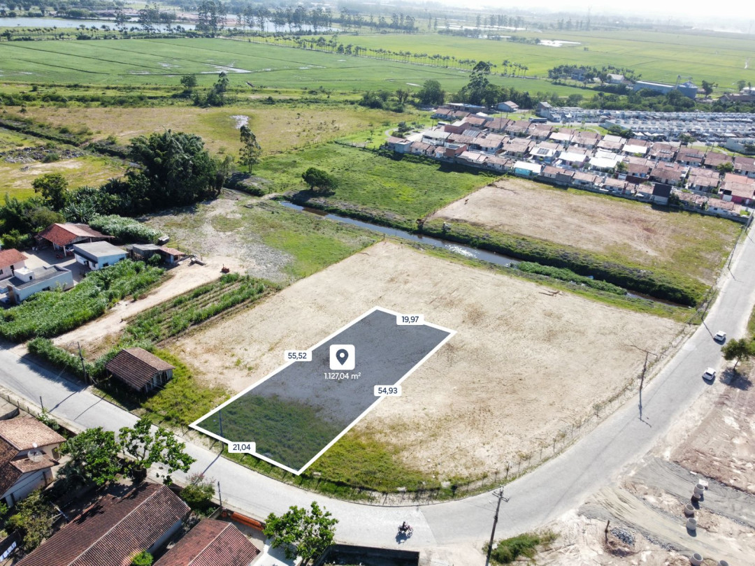 Terreno amplo em uma via principal com alto potencial construtivo