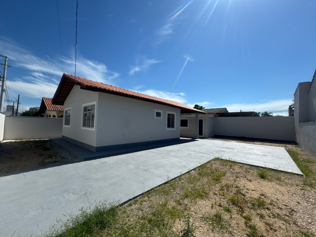 Casa com dois dormitórios à venda no bairro centro - Tijucas/SC.