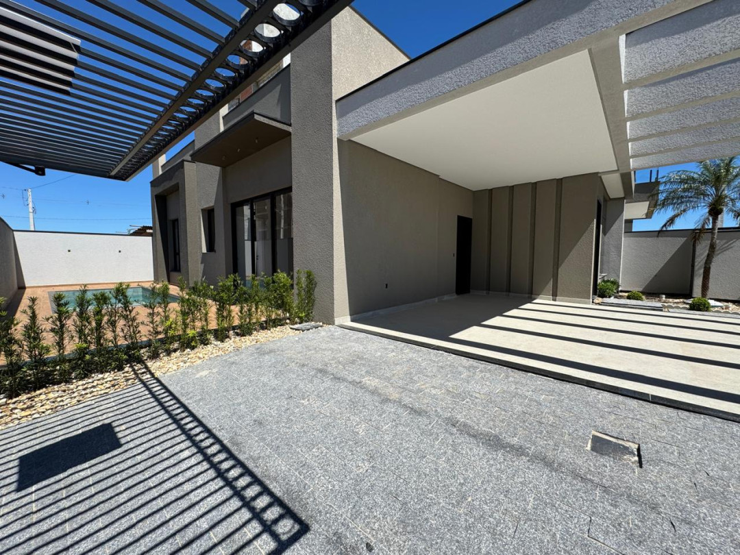 Casa com três suítes à venda no bairro Areias - Tijucas/SC.