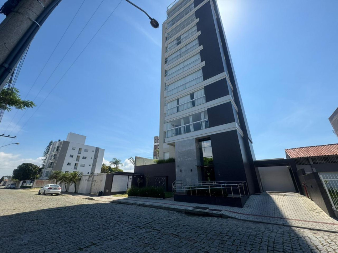 Apartamento mobiliado com três suítes à venda no bairro Centro - Tijucas/SC.