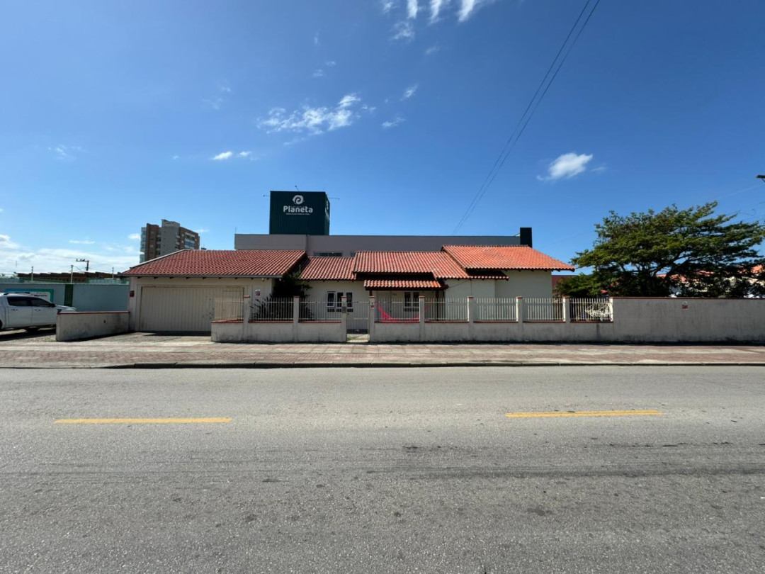 Casa à venda com 3 dormitórios no Centro - Tijucas/SC