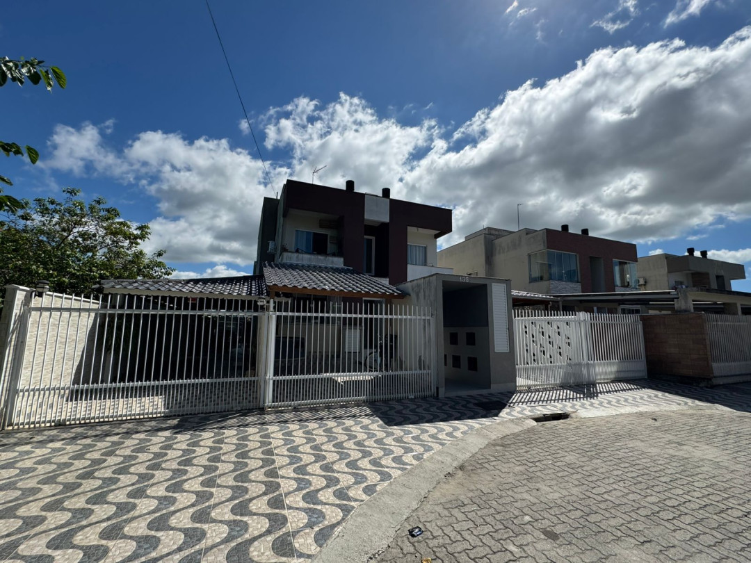 Apartamento localizado no bairro Areias à venda em Tijucas/SC.