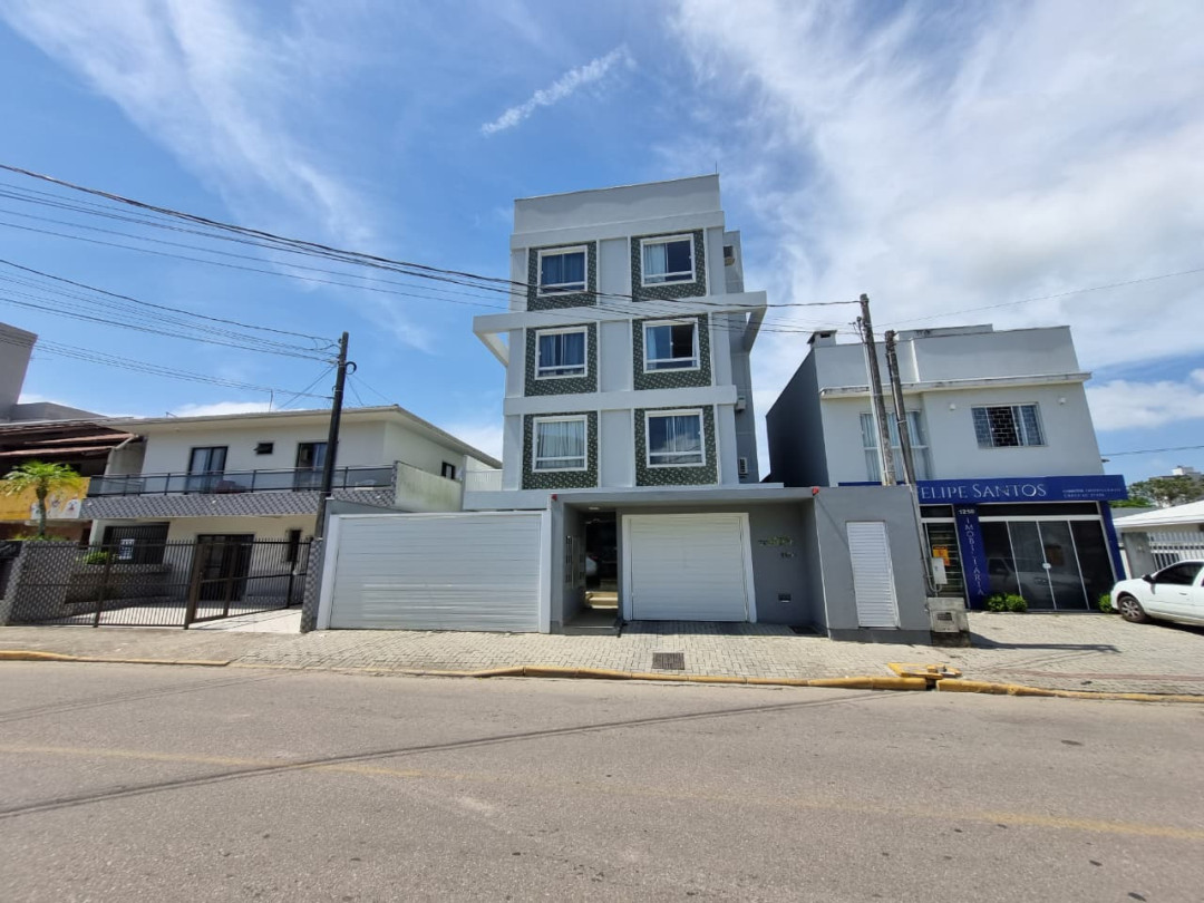Apartamento com dois dormitórios, semi mobiliado em frente a Univali em Tijucas
