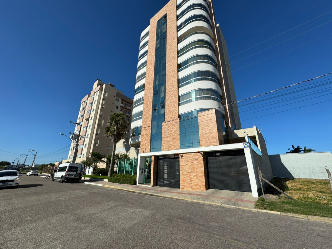 Apartamento de alto padrão com três suítes localizado No Edifício Grand Canyon no Centro de Tijucas/SC.