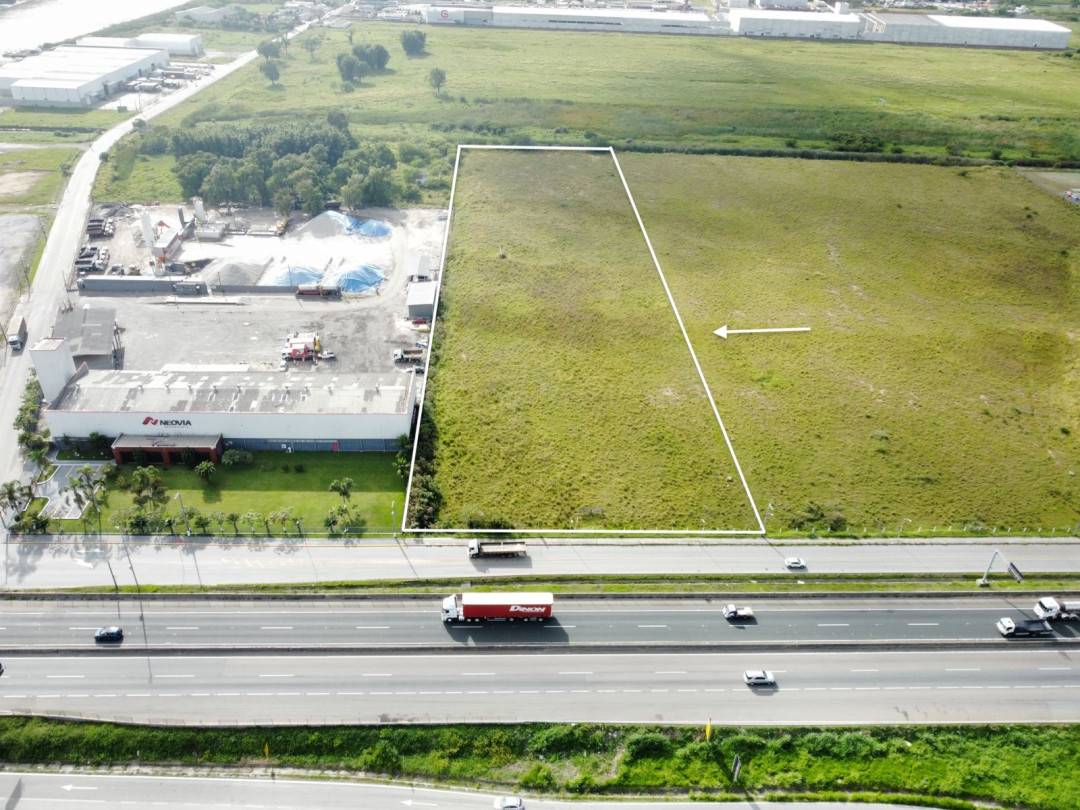 Amplo terreno para locação com 19.580m2 as margens da BR-101 em Tijucas/SC