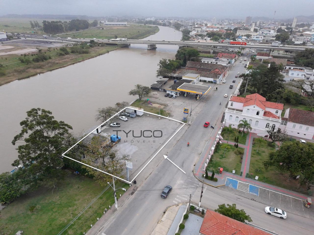 Excelente terreno as margens do Rio no Centro de Tijucas/SC