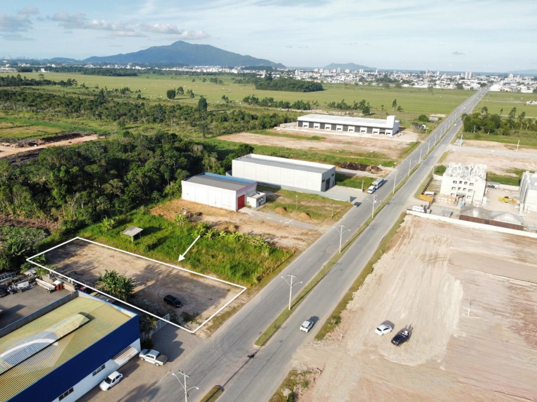 Terreno comercial com 1.564,88m2 em Tijucas
