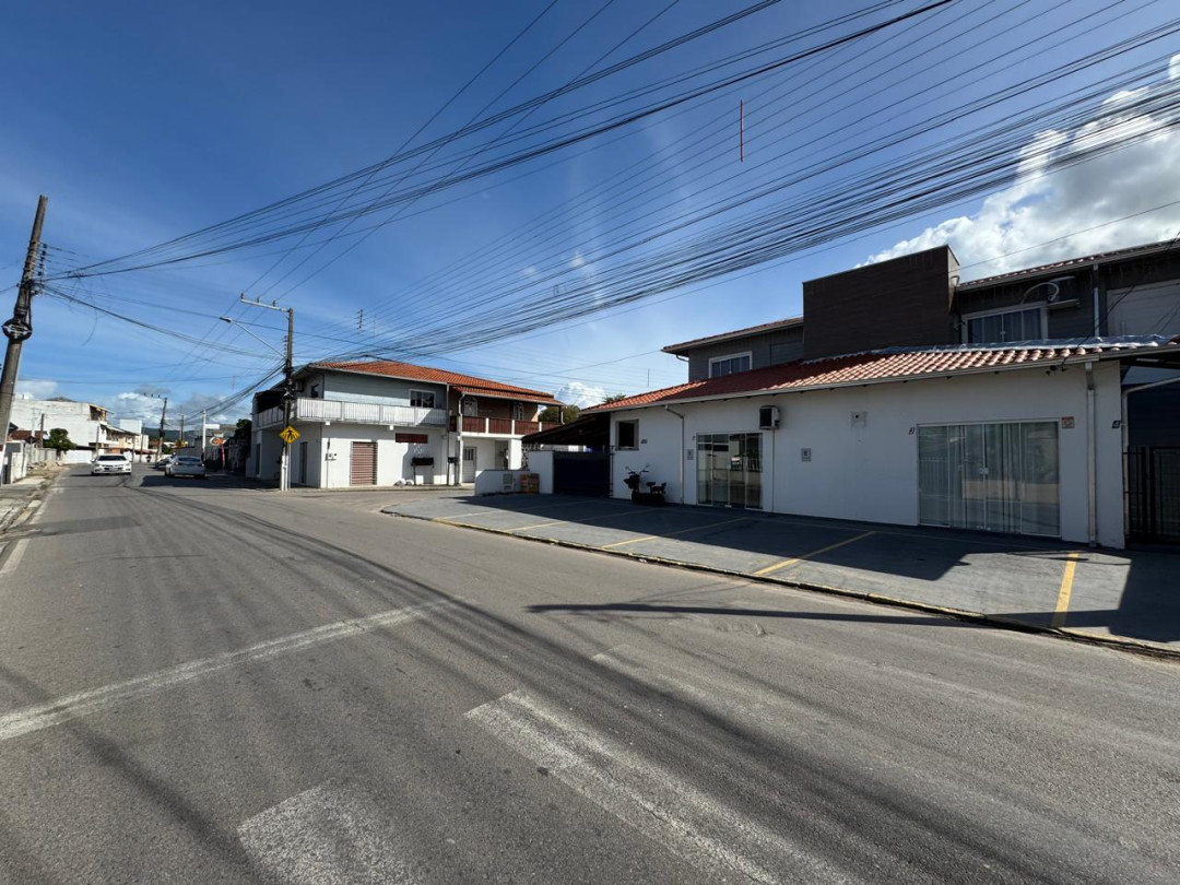 Casa com excelente potencial, composta por três unidades independentes  - Tijucas/SC