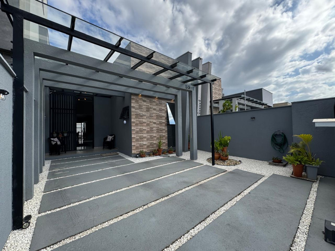 Casa a venda com três dormitórios no Bosque da Mata - Tijucas/ SC