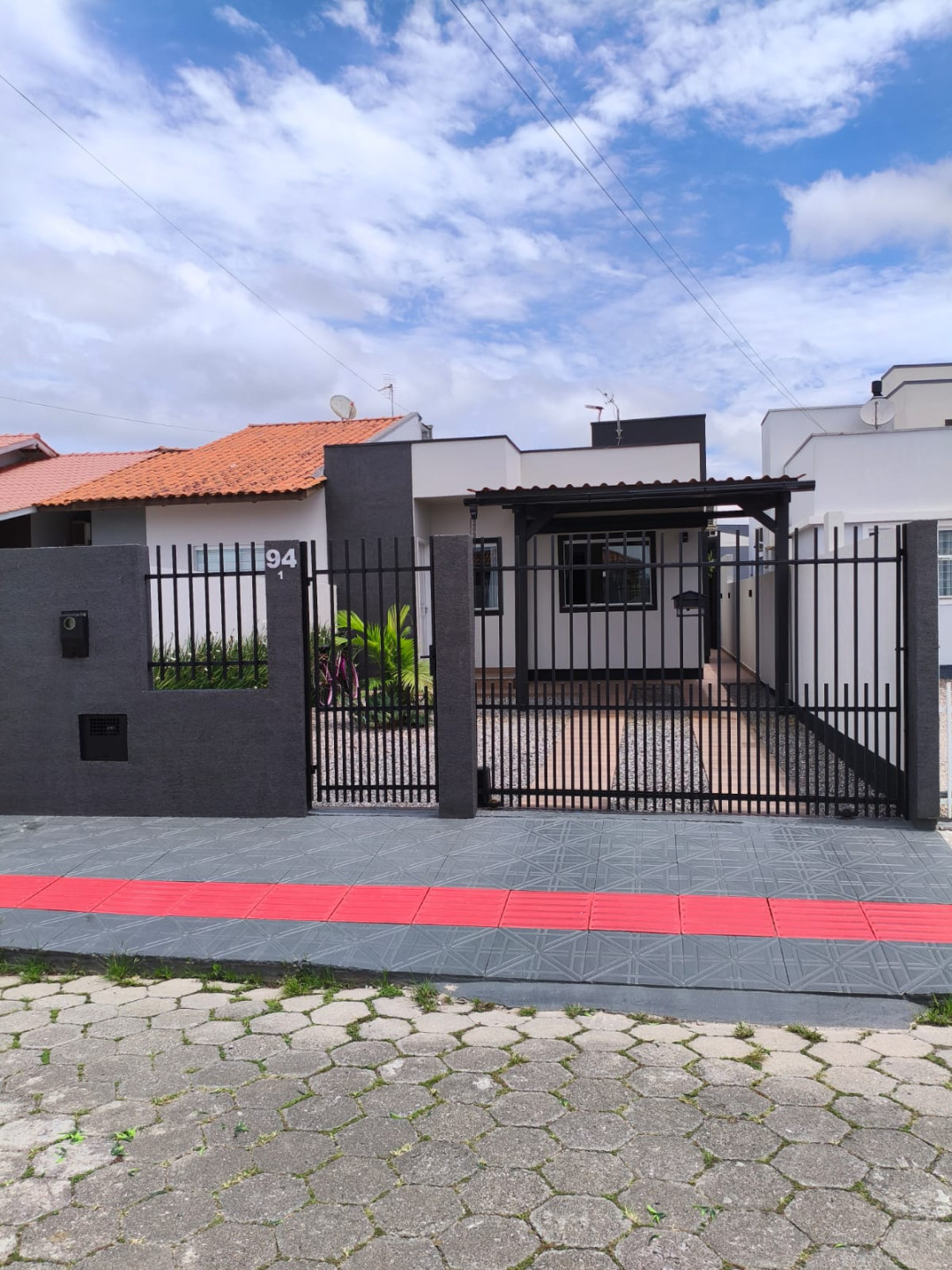 Casa mobiliada com piscina a venda no bairro Universitário- Tijucas/SC