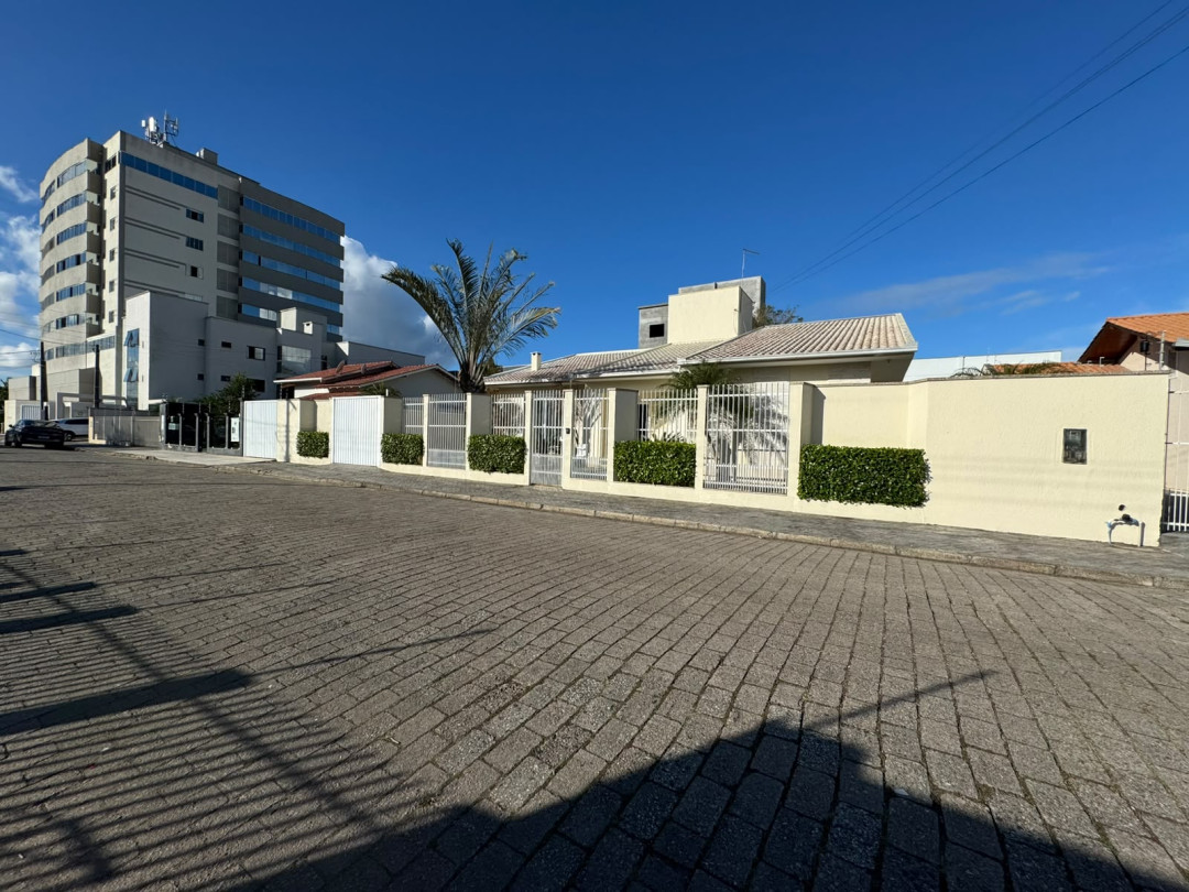 Casa de alto padrão à venda no bairro Universitário, em Tijucas/SC