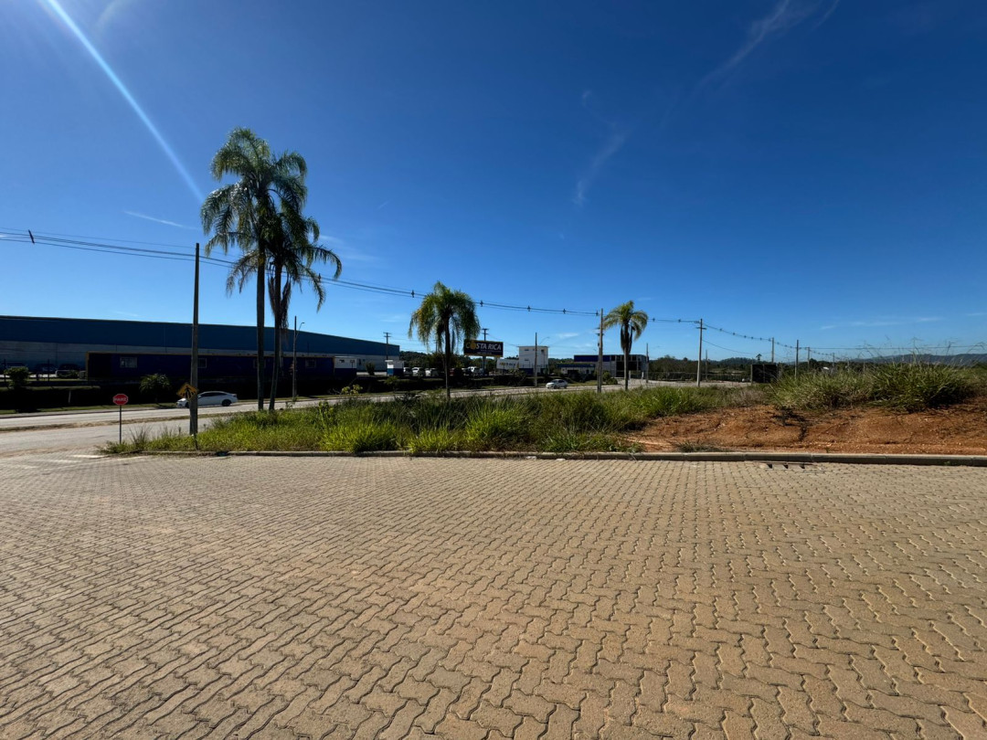 Lote de Esquina de 454m² no Loteamento Colina do Café em Canelinha/SC