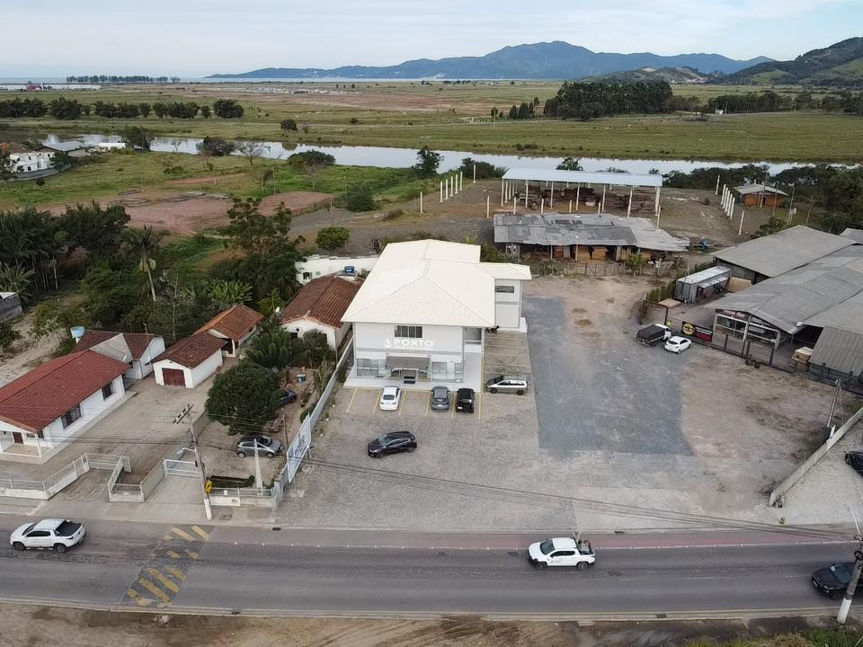 Sala Comercial Ampla para Locação no Bairro XV de Novembro – Tijucas/SC