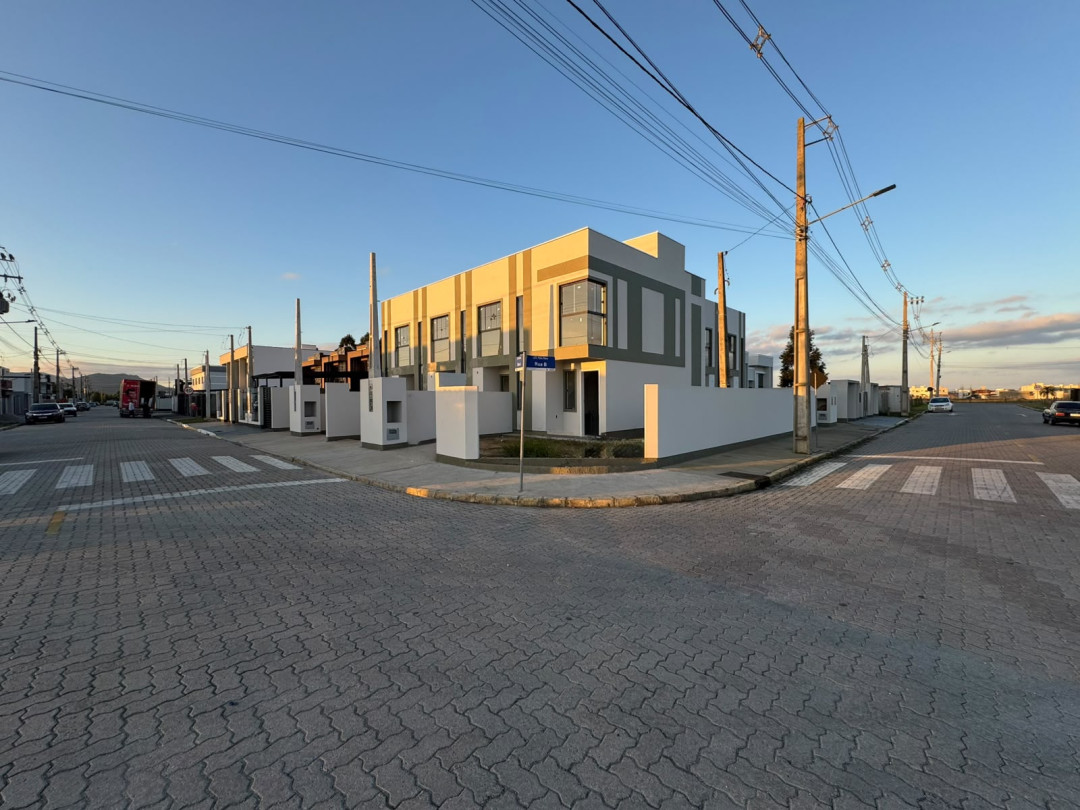 Sobrado de esquina à venda em Tijucas/SC
