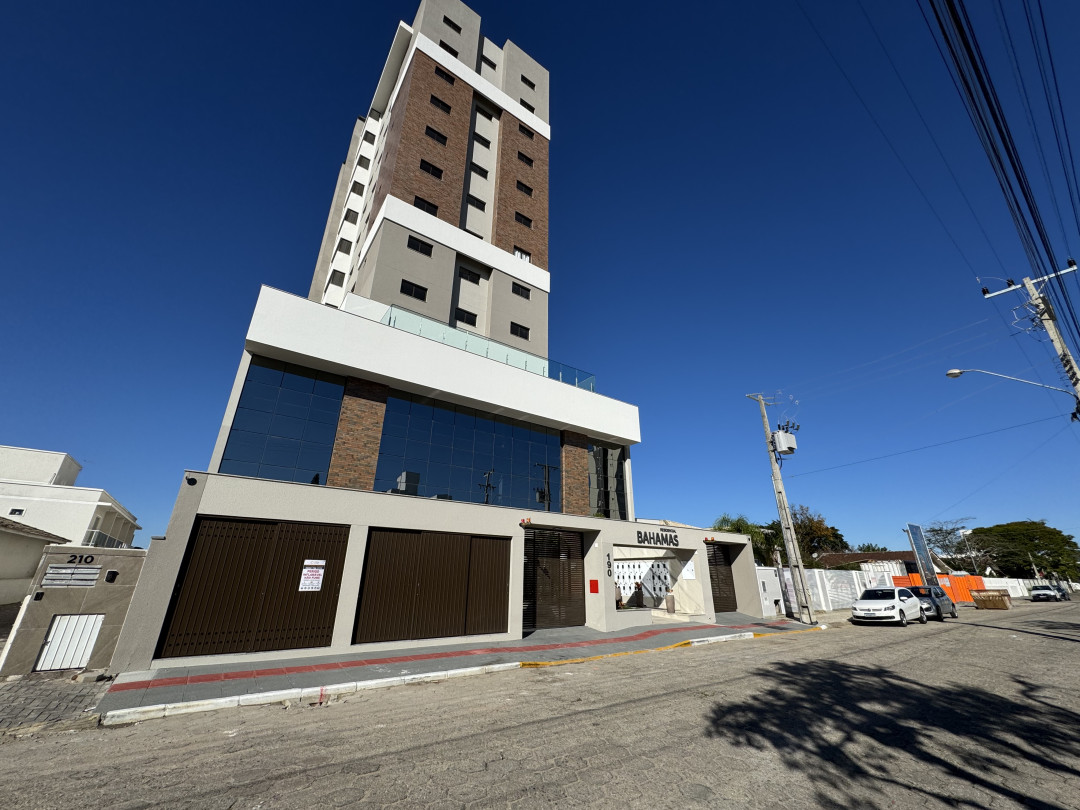 Apartamento no coração de Tijucas - 3 quartos sendo uma suíte e 2 vagas