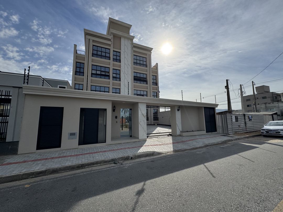 Apartamento com elevador à venda em Tijucas/SC