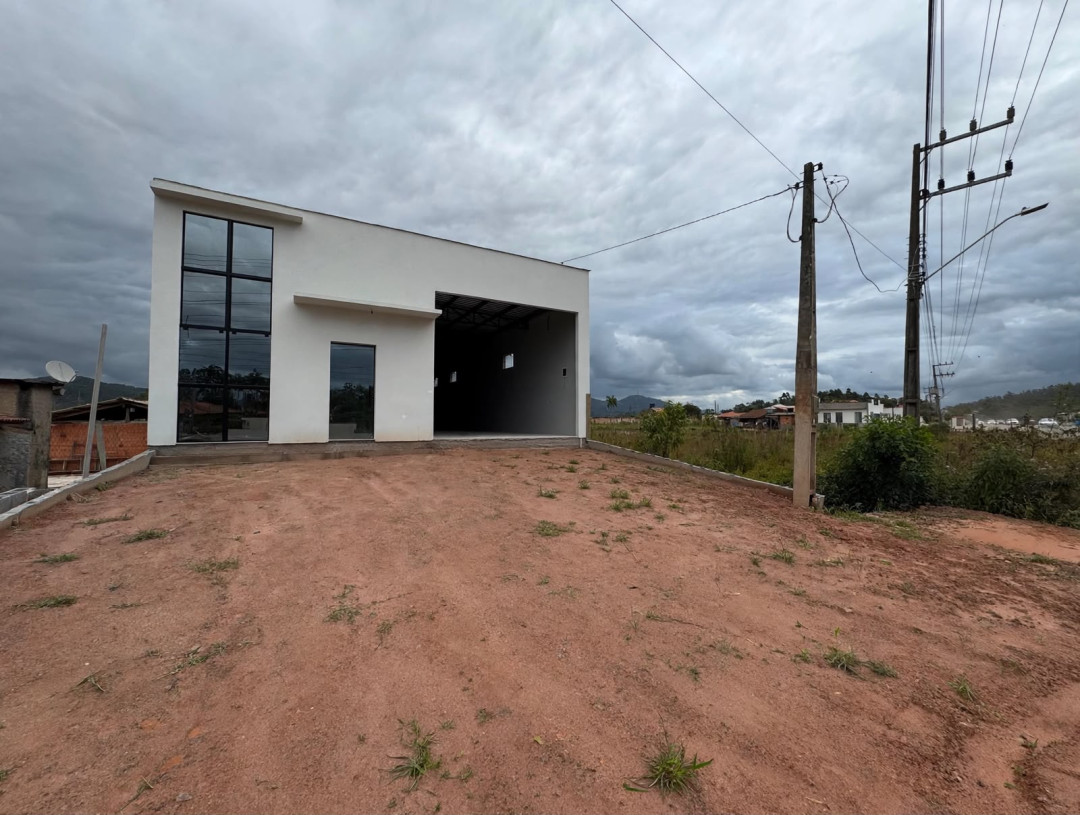 Galpão com 220m² para locação no bairro Nova Descoberta - Tijucas/SC