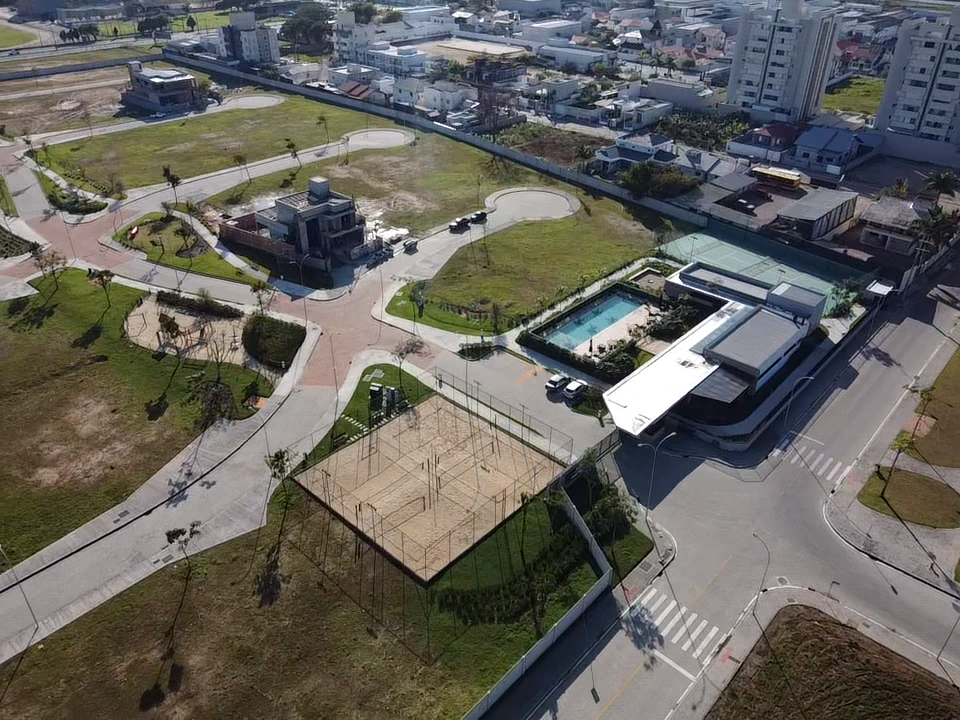 Lotes à venda no condominio Jardim Tijucas.