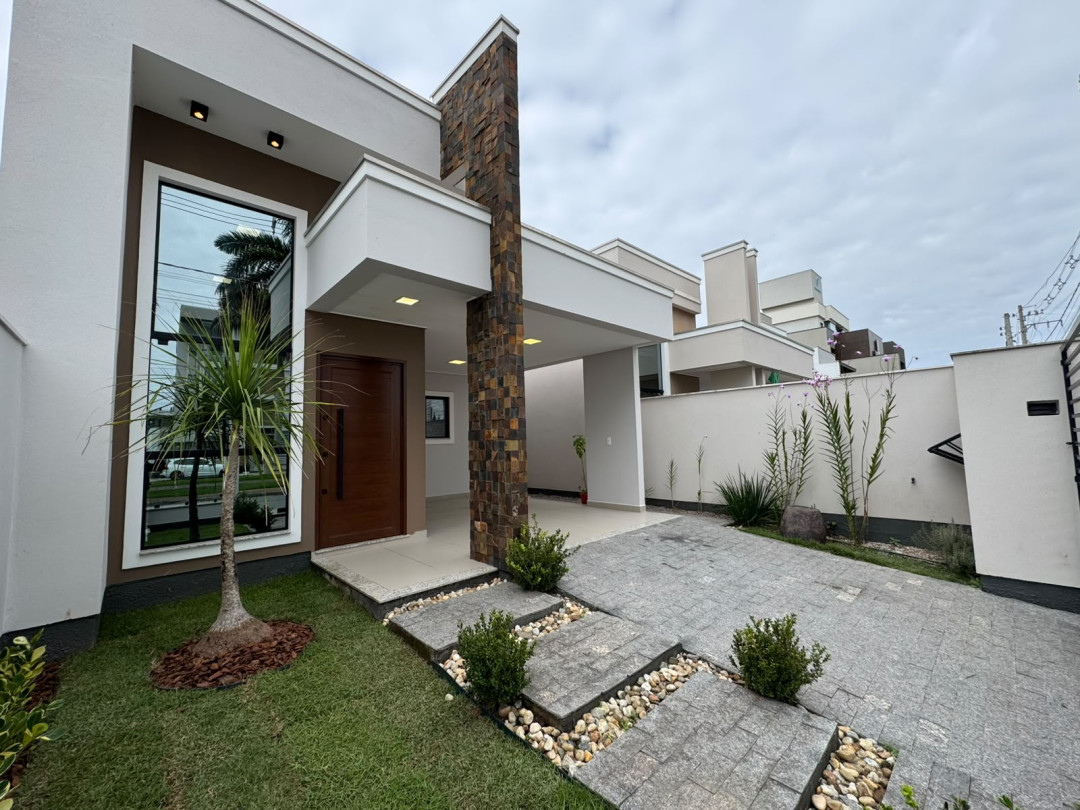 Casa com Spa e Energia Solar a venda no Bosque da Mata - Tijucas/SC