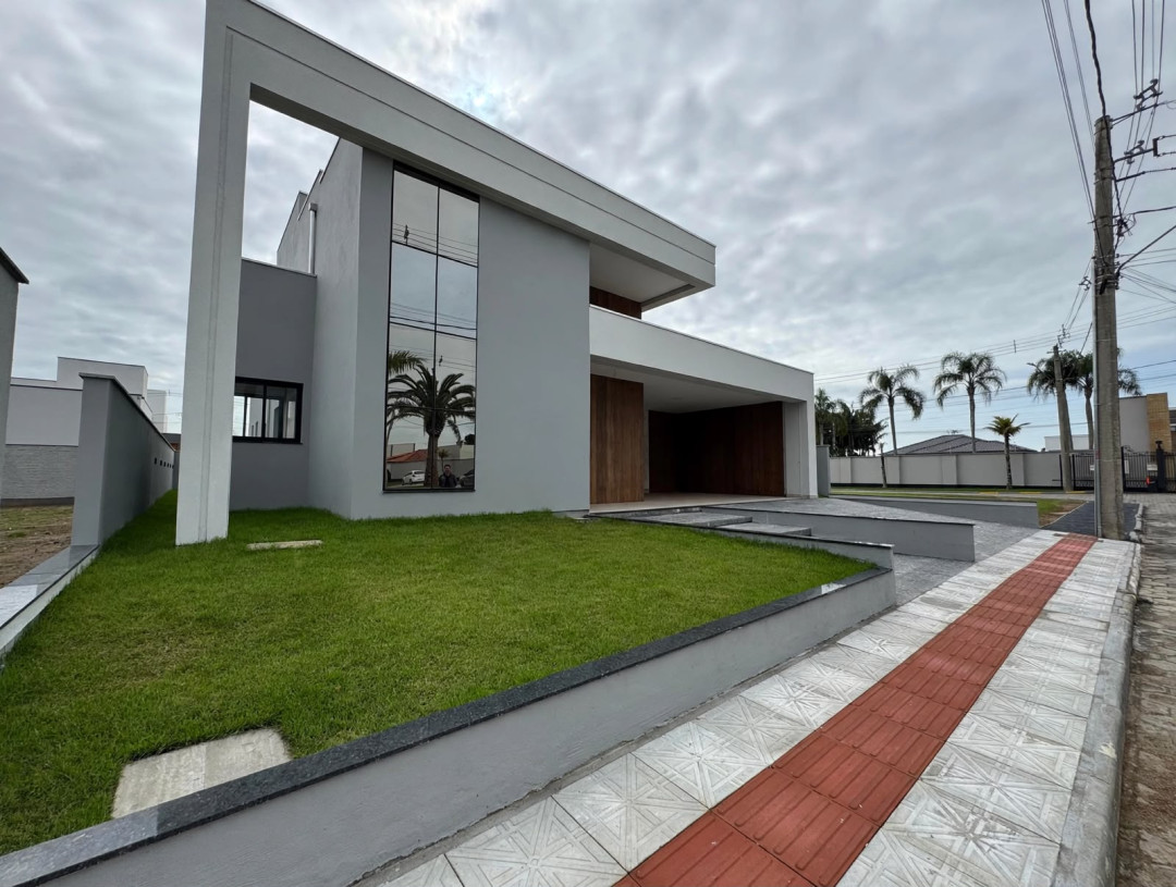 Casa de alto padrão à venda no bairro XV de Novembro - Tijucas/SC.