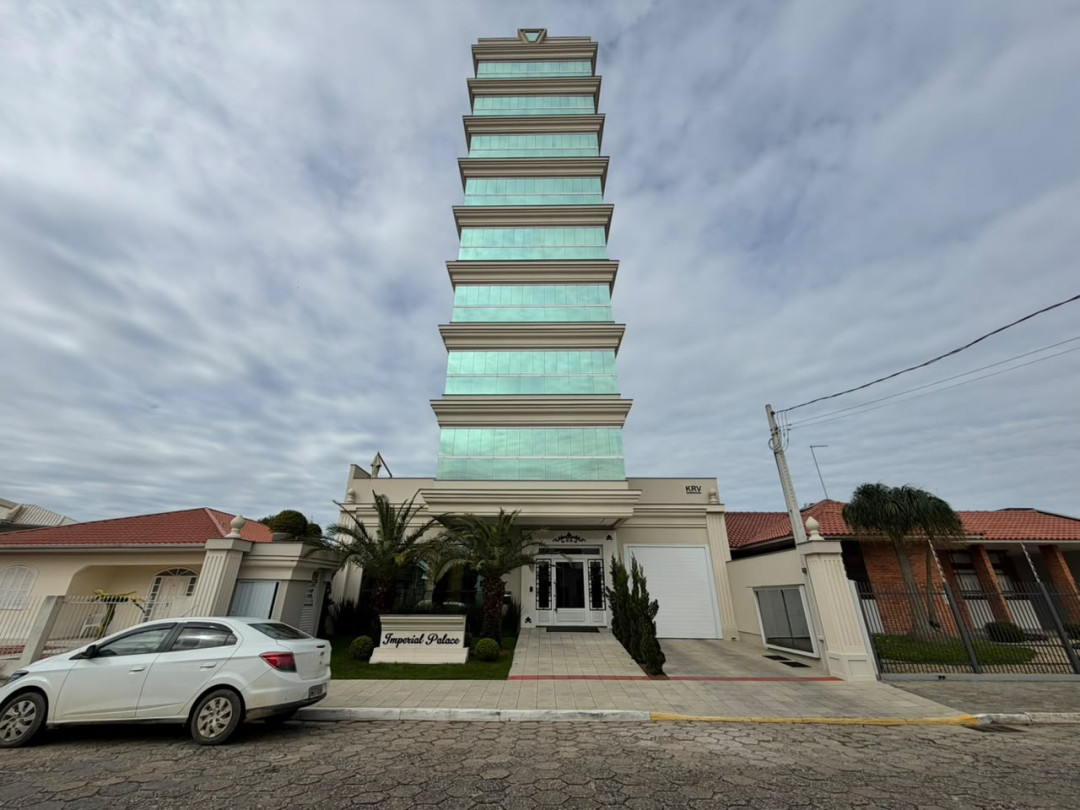 Apartamento com 3 suítes à venda no centro de Tijucas/SC